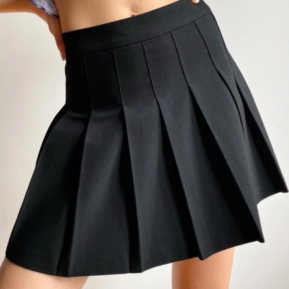 Aritzia Black Pleated Mini Skirt